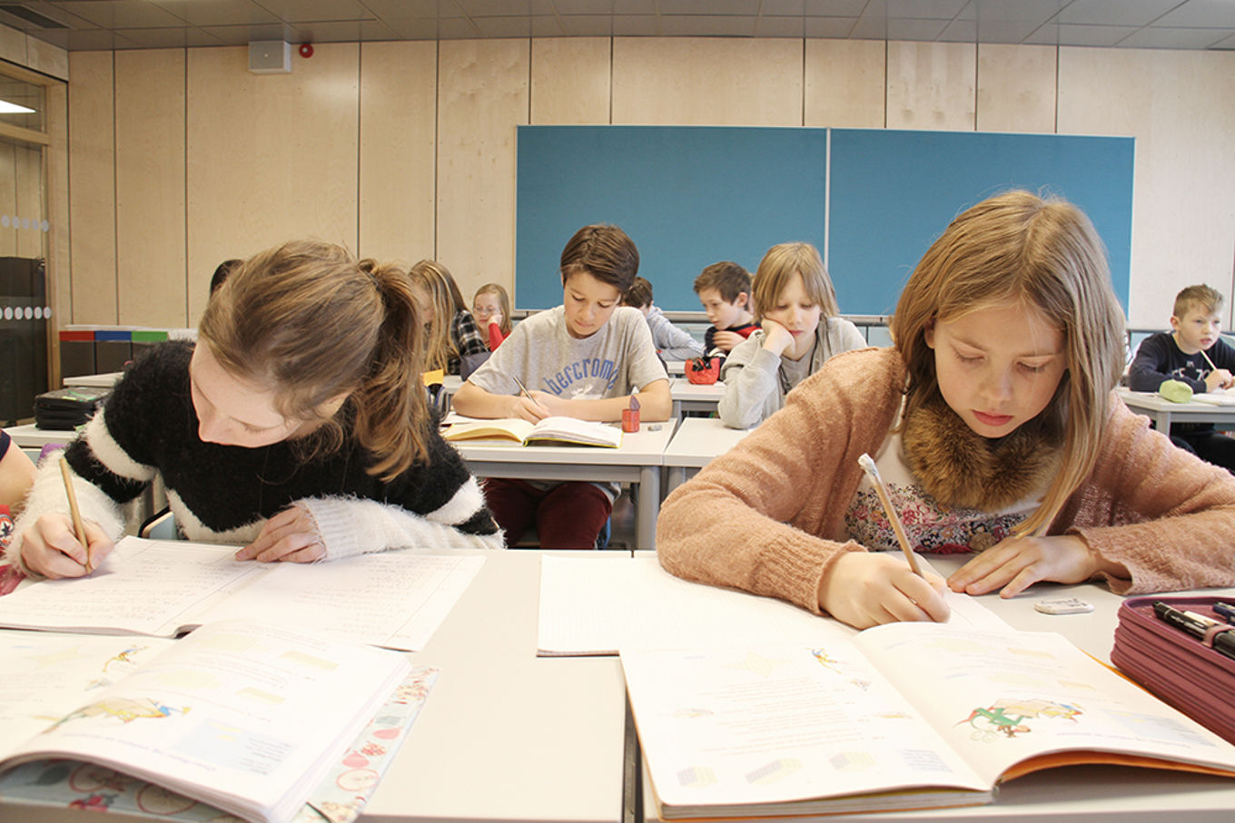 Foto: Heidi M. Skjebstad Elever arbeider i klasserom. (Foto: Heidi M. Skjebstad)