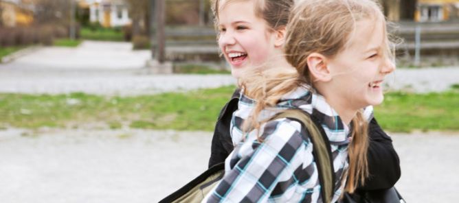 Foto: NTB scanpix Credit: Oslo kommune To glade unge jenter.